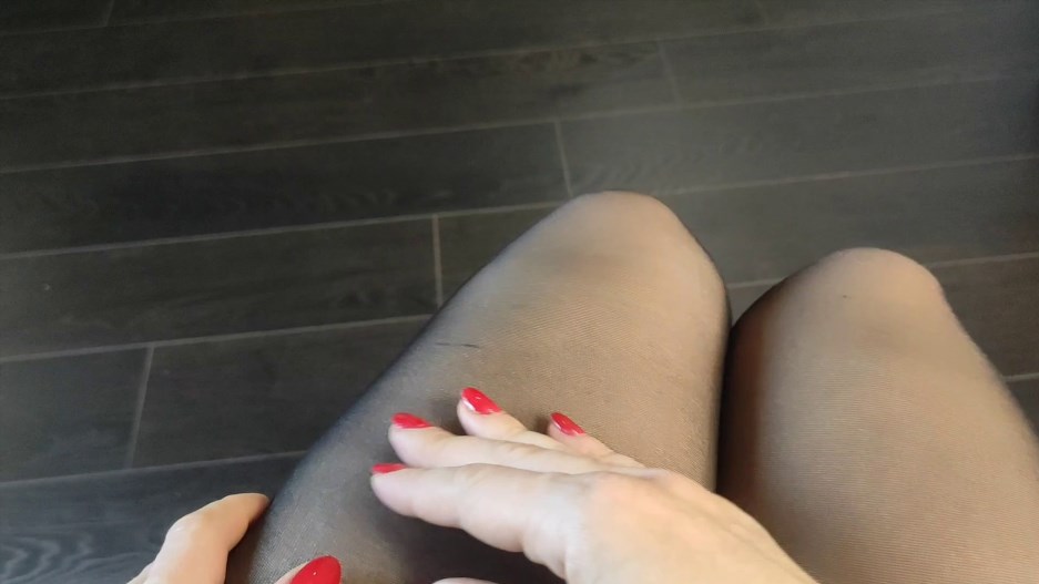 Julia Crown – Legs fetish Sounds of nylon